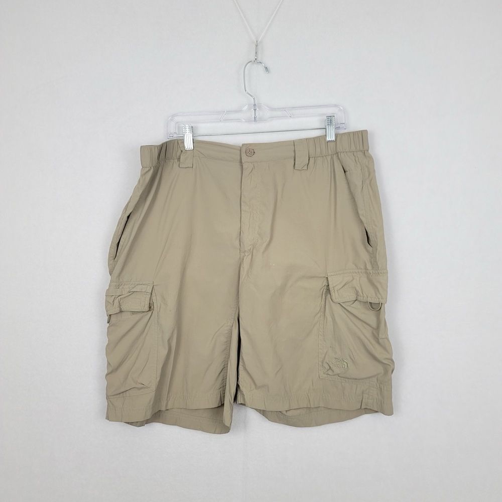 The North Face Men’s XL Khaki Shorts outdoors Athletic Casual